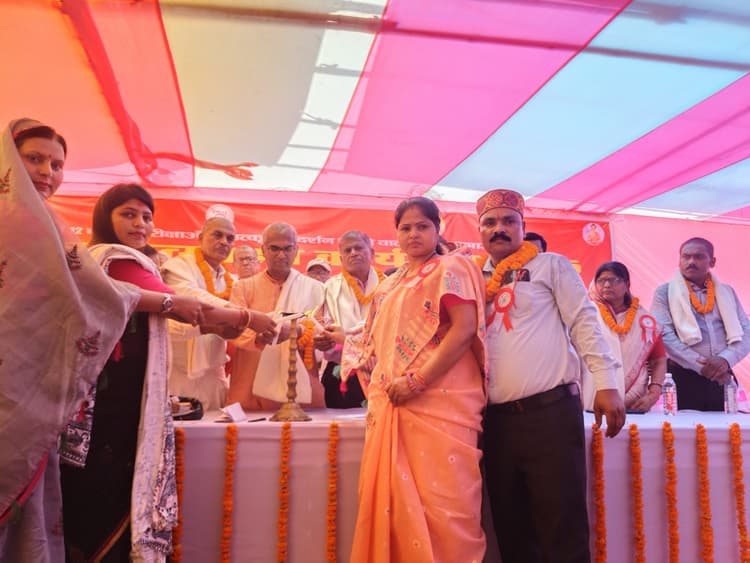 Madhubani News : उत्कृष्ट प्रदर्शन करनेवाले बच्चों को किया पुरस्कृत