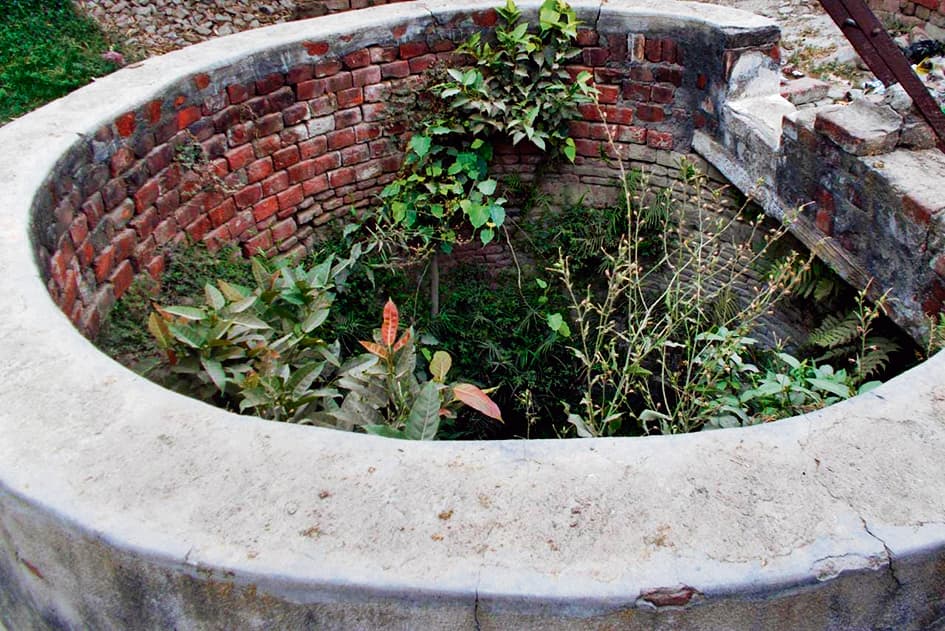 saran news. कुओं की उड़ाही व तालाबों की सफाई नहीं होने से लगातार गिर रहा जलस्तर