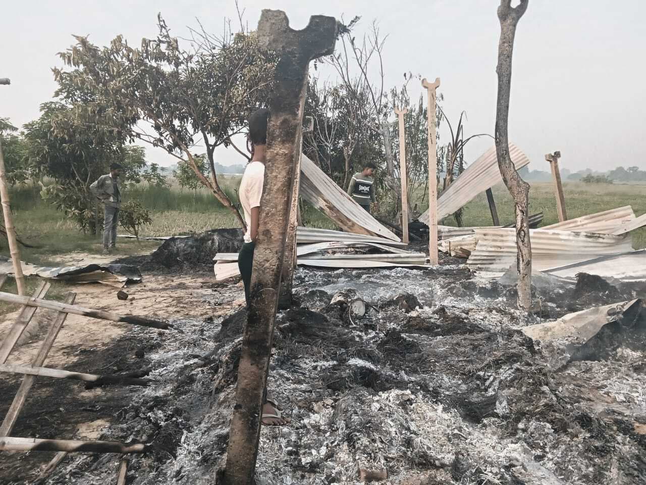 Madhubani News : बिजली का तार घर पर गिरा, लाखों का सामान नष्ट