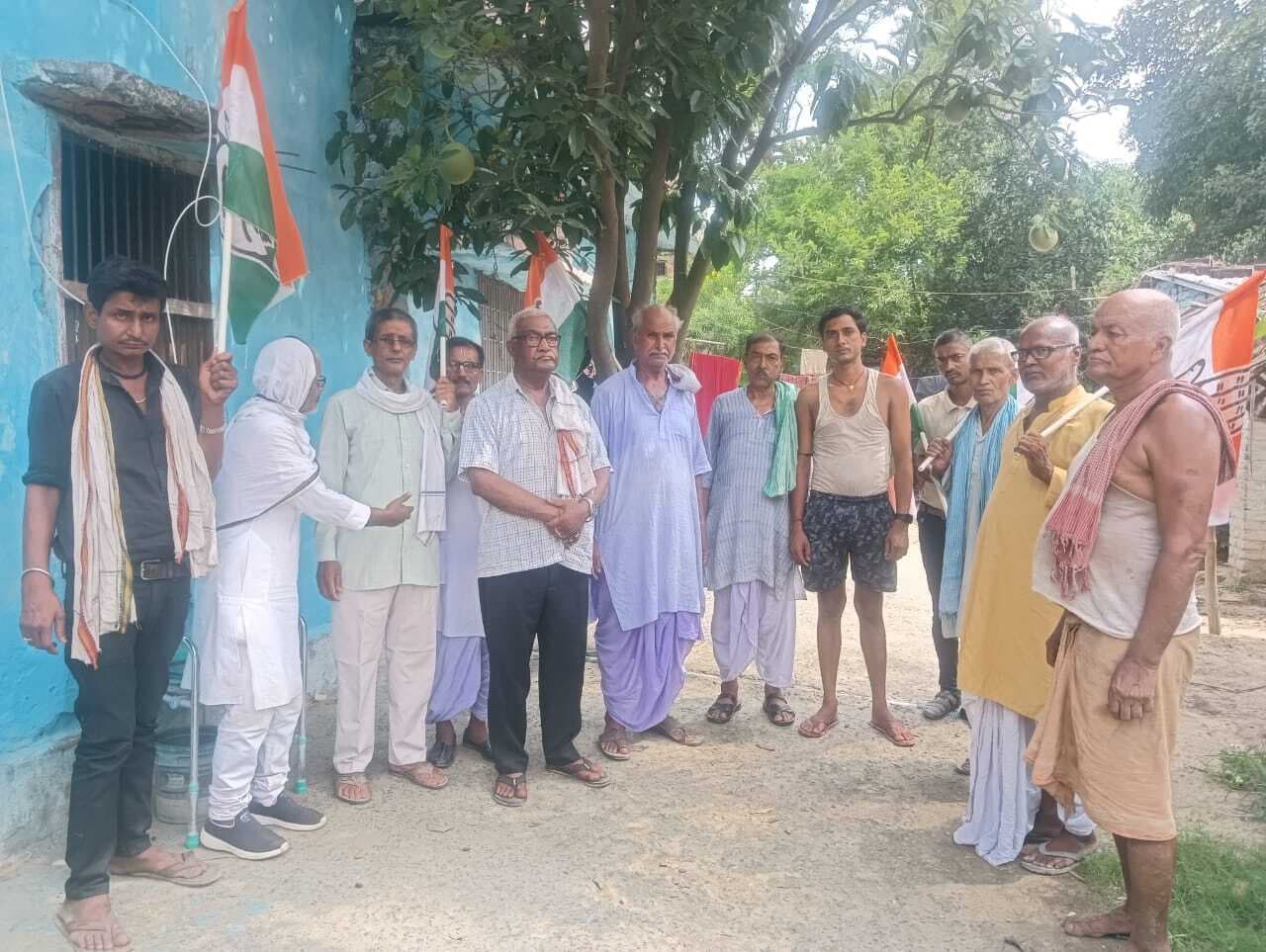 Madhubani News : गांव में किया तिरंगा झंडा कार्यक्रम