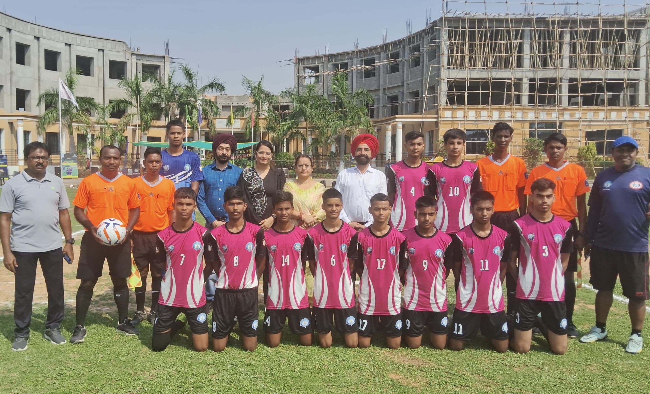 Giridih News: सलूजा गोल्ड इंटरनेशनल स्कूल में छह दिवसीय फुटबॉल टूर्नामेंट का आगाज