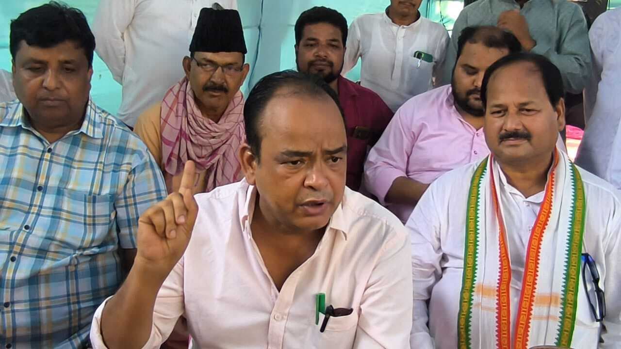 रघुवर दास बोरिया बिस्तर समेटकर छत्तीसगढ़ चले जाये : डाॅ इरफान