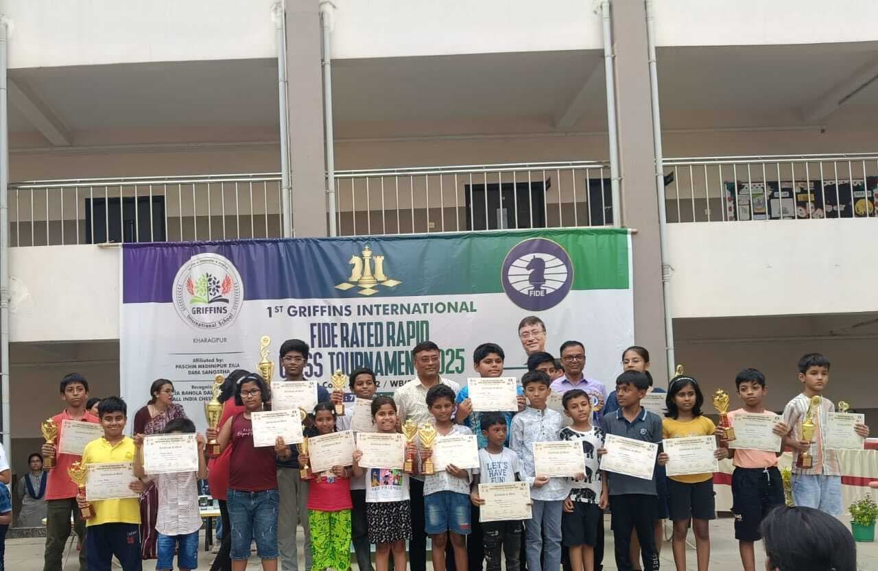 East singhbhum chess players win trophy: ऑल इंडिया रैपिड रेटिंग चेस टूर्नामेंट में जिले के खिलाड़ियों का शानदार प्रदर्शन