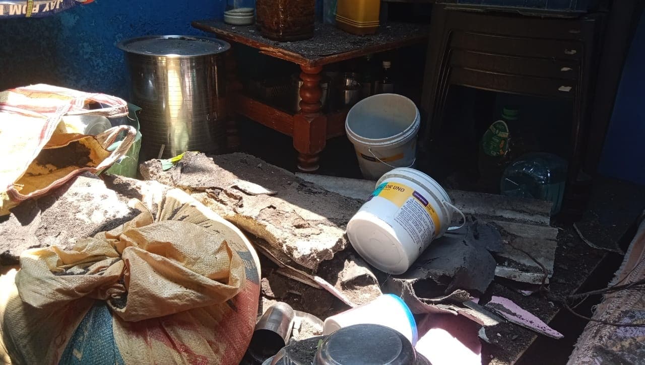 Bokaro News : सेंट्रल कॉलोनी में सीसीएलकर्मी के क्वार्टर का छज्जा गिरा