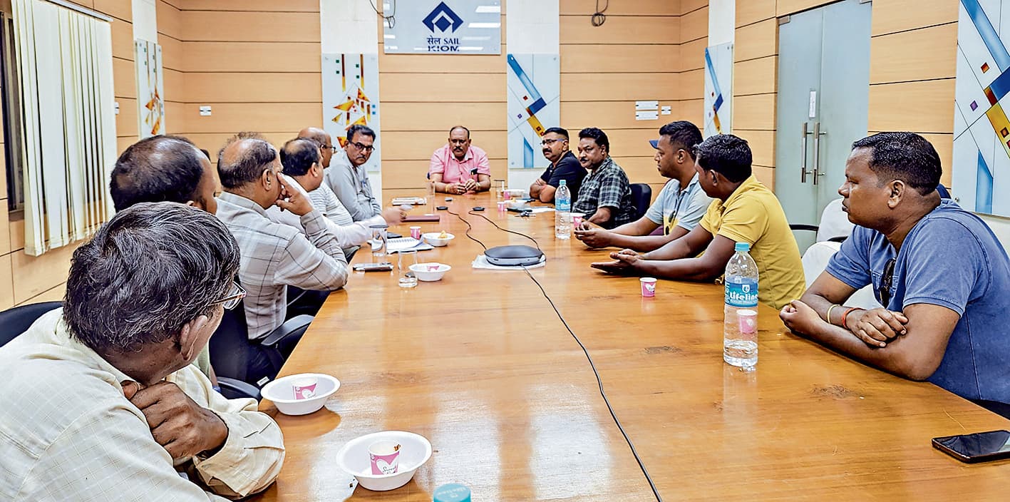 Chaibasa News : झामस व सेल प्रबंधन के बीच मजदूरों की समस्याओं पर बैठक