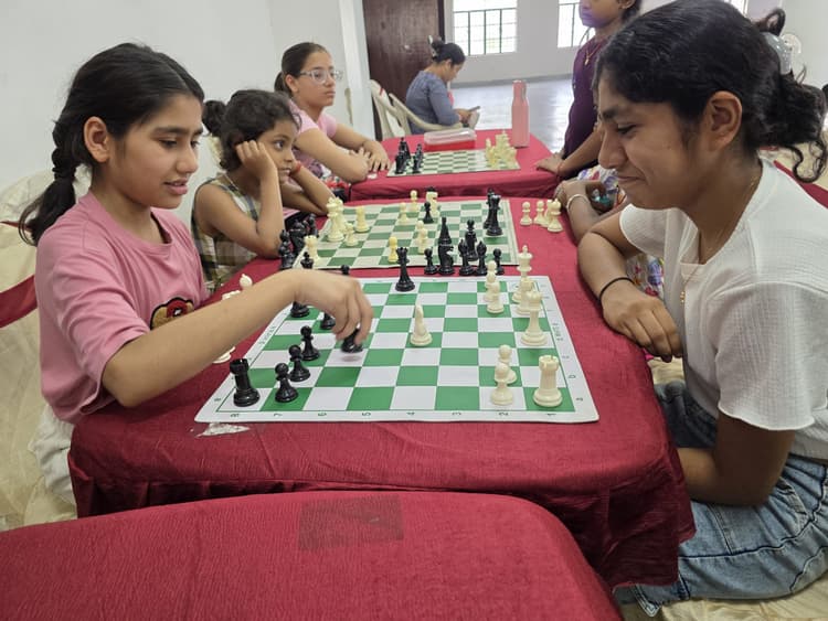 चेस क्रॉप्स शतरंज प्रतियोगिता में अथर्व व पलचीन ने लहराया परचम