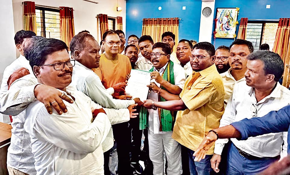 Ranchi News :पारसनाथ पहाड़ को संताल आदिवासियों का धार्मिक स्थल घोषित करने की मांग