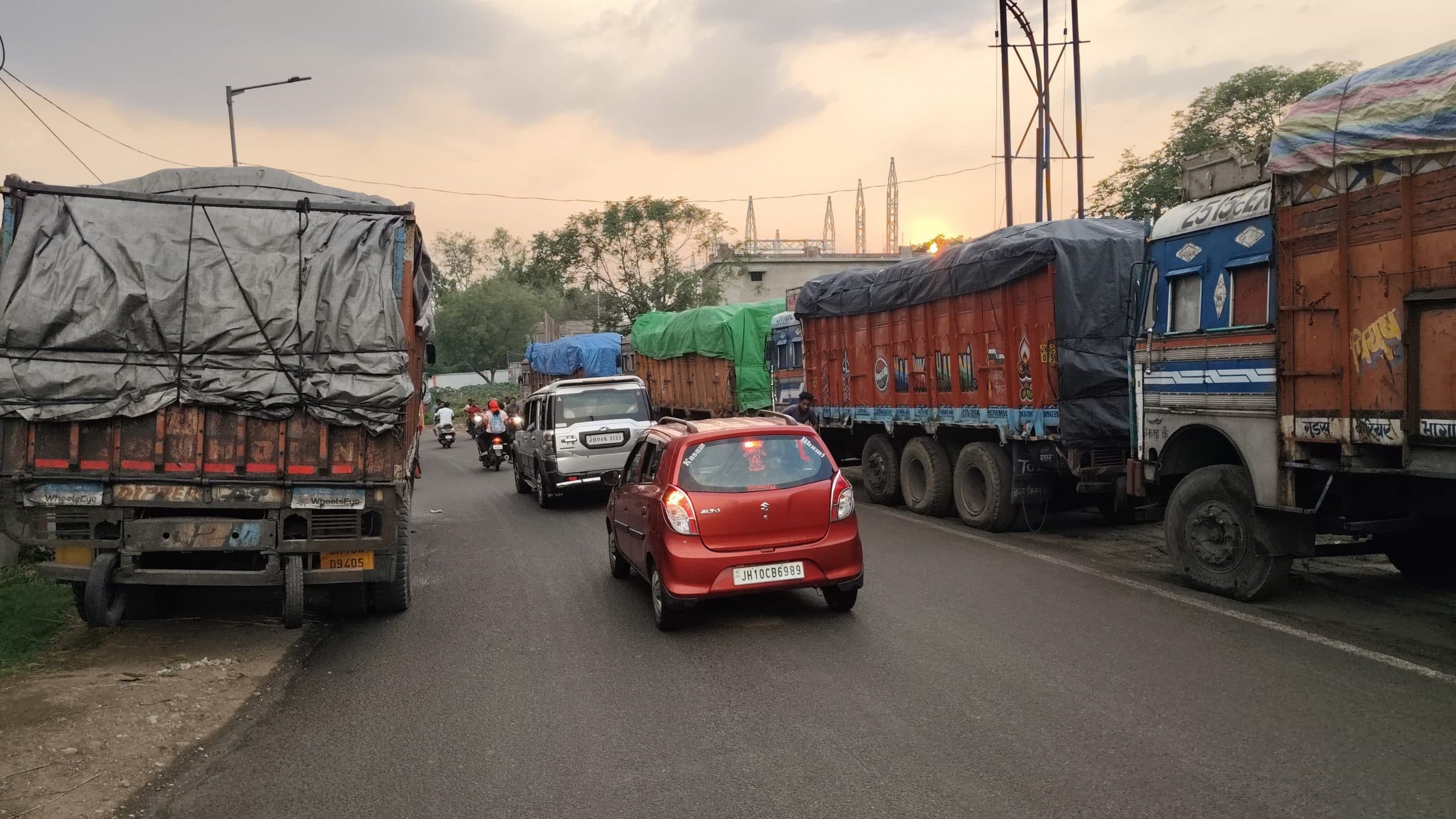 Dhanbad News: पानी-बिजली की किल्लत और जाम से परेशान हैं बरमसिया के लोग