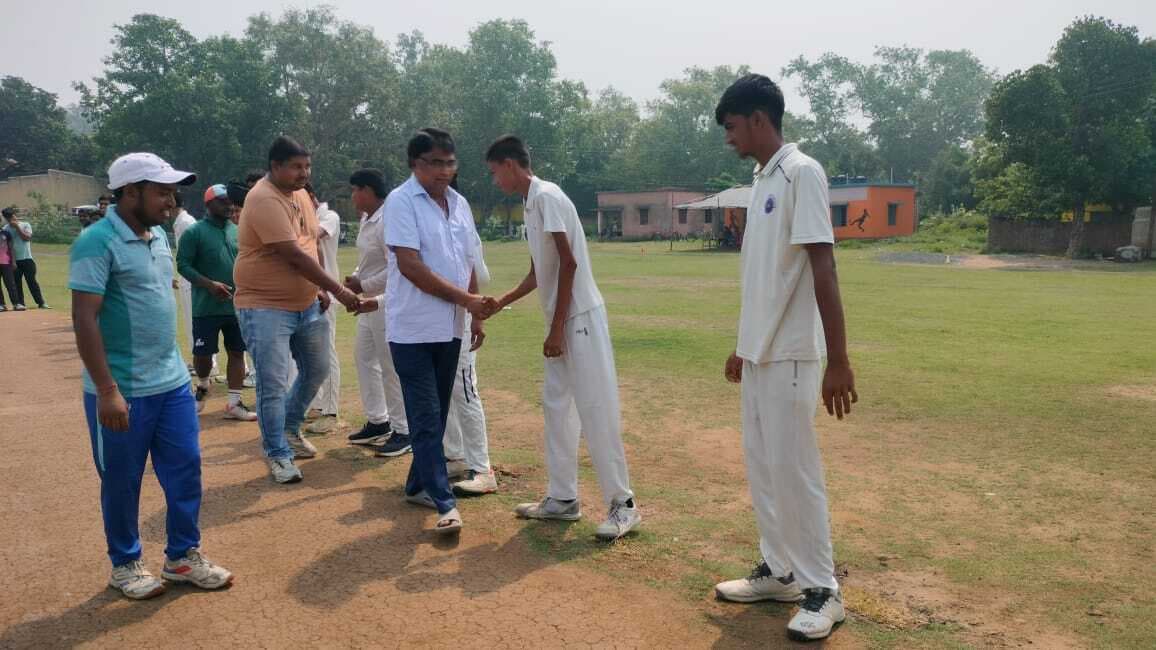 Dhanbad News : जियलगोड़ा की टीम ने एक विकेट से जीतकर फाइनल में किया प्रवेश