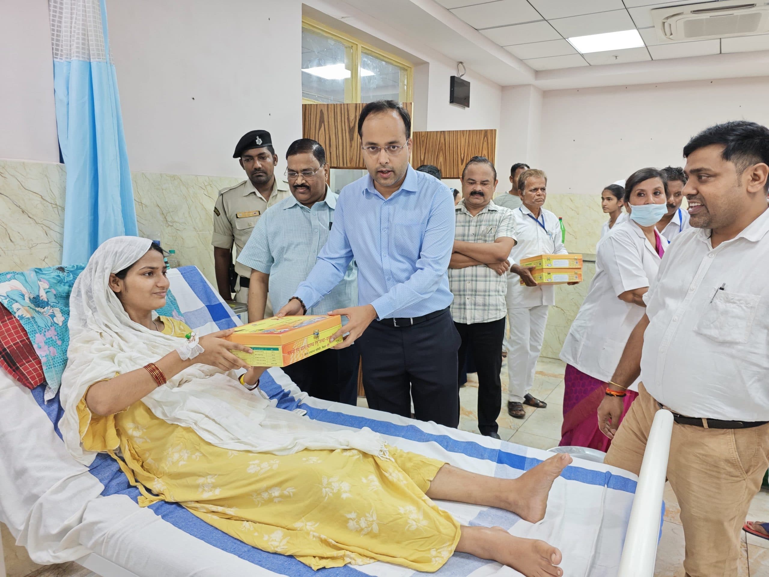 शिशु व प्रसूताओं की मृत्यु दर को समाप्त करने के लिए संस्थागत प्रसव जरूरी : डीएम