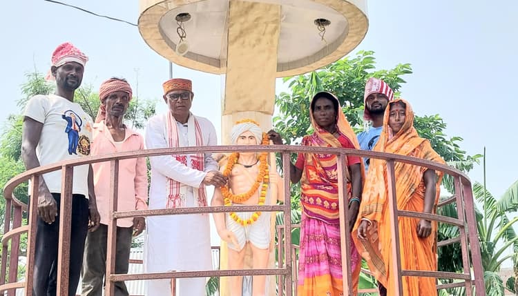 मधेपुरा मुंडा टोला में वीर बिरसा मुंडा की 125वीं पुण्यतिथि मनायी