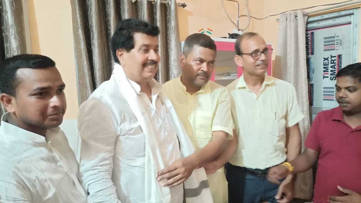 स्वर्ण आयोग के सदस्य का कुरसेला प्रखंड मुख्यालय में किया गया स्वागत