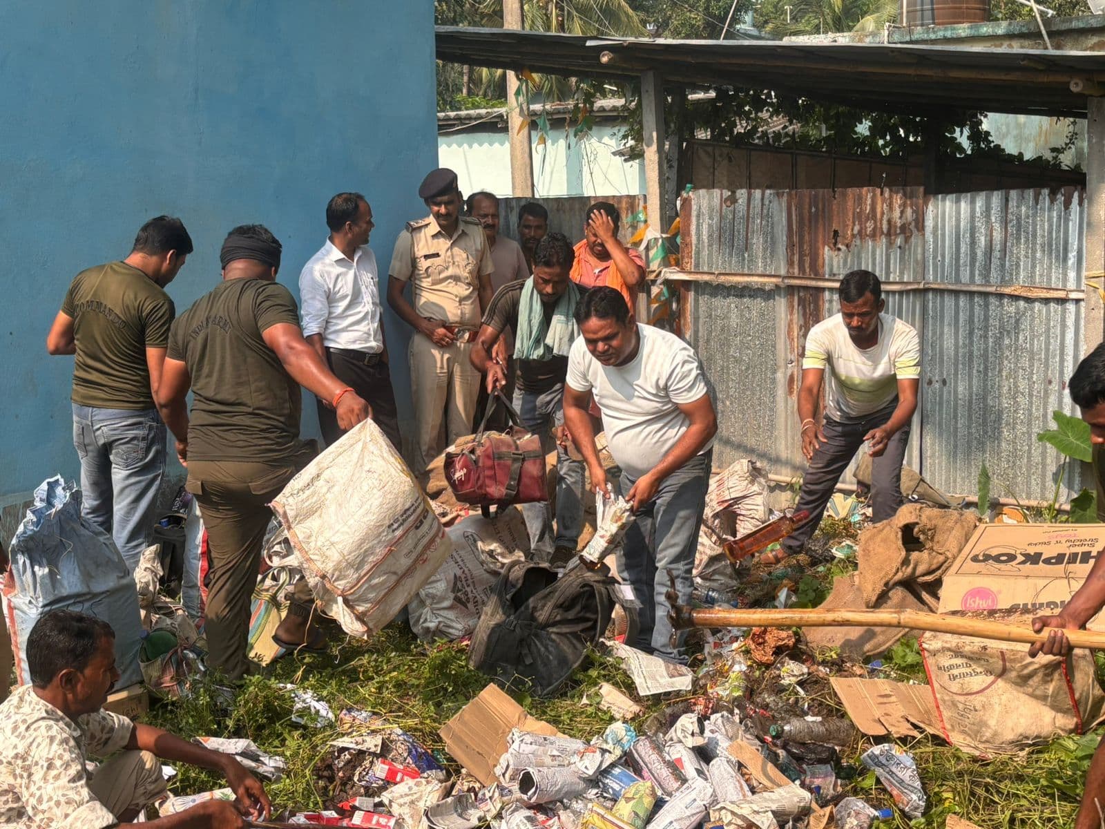 जब्त 768 लीटर विदेशी शराब को किया नष्ट