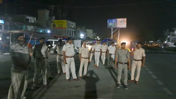 एसपी के निर्देश पर एनएच पर चला वाहन चेकिंग अभियान