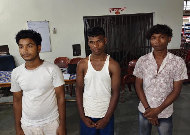 चोरी व शराबबंदी उल्लंघन मामलों में तीन आरोपित गिरफ्तार