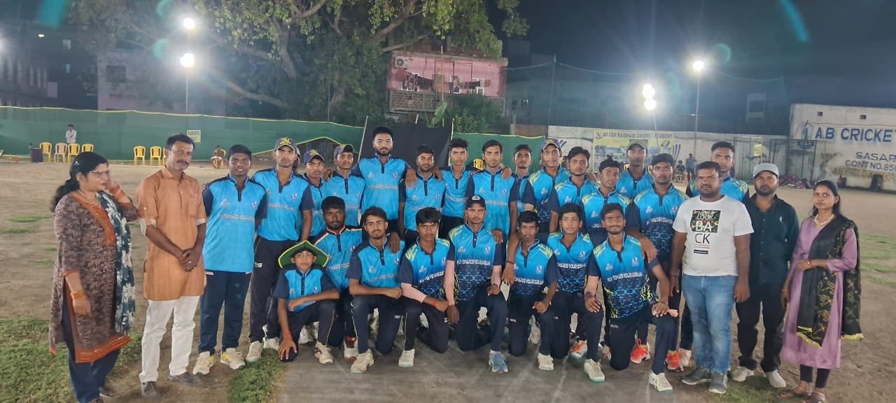 विराट ने चार ओवर में तीन मेडन व पांच रन देकर झटके छह विकेट