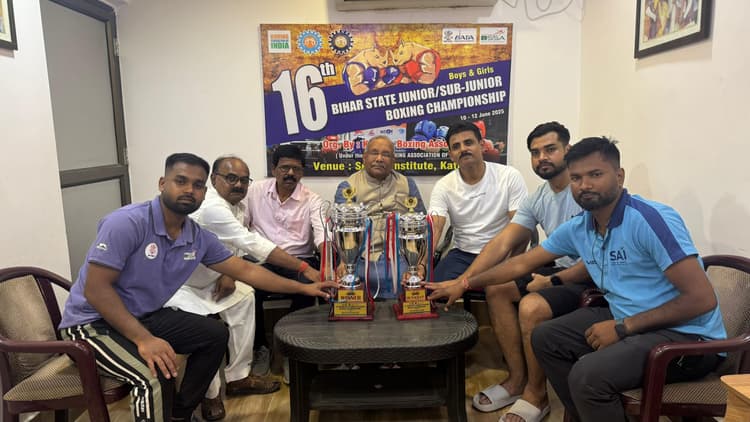 16वीं बिहार राज्य जूनियर व सब जूनियर बालक/बालिका बॉक्सिंग प्रतियोगिता का ट्रॉफी का आनावरण
