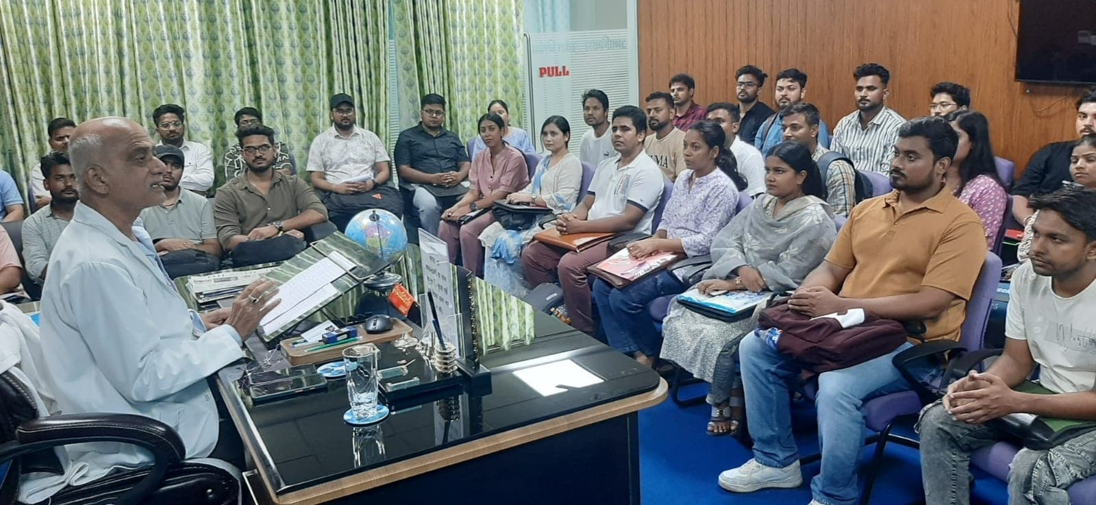 मेडिकल कॉलेज में इंटर्नशिप के लिए पहुंचे चिकित्सकों की हुई काउंसलिंग