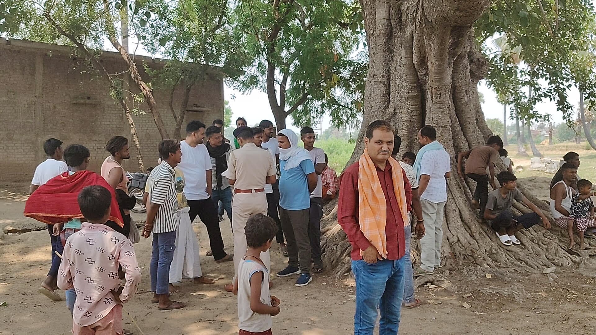 कुएं में फेंका मांस का टुकड़ा, दुर्गंध आने पर हड़कंप