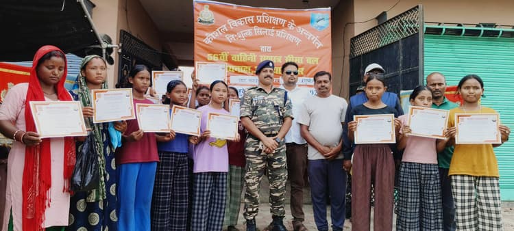 महिलाओं का सिलाई प्रशिक्षण संपन्न