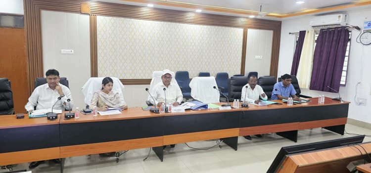 Aurangabad News : वासीगत पर्चा बांटने में सीओ नहीं ले रहे रुचि, डीएम ने जतायी नाराजगी