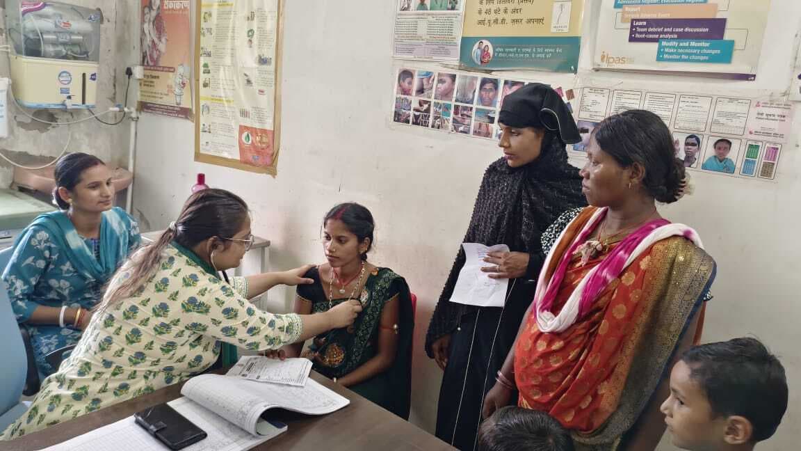 अनुमंडलीय अस्पताल में  105 गर्भवती महिलाओं की हुई एएनसी जांच