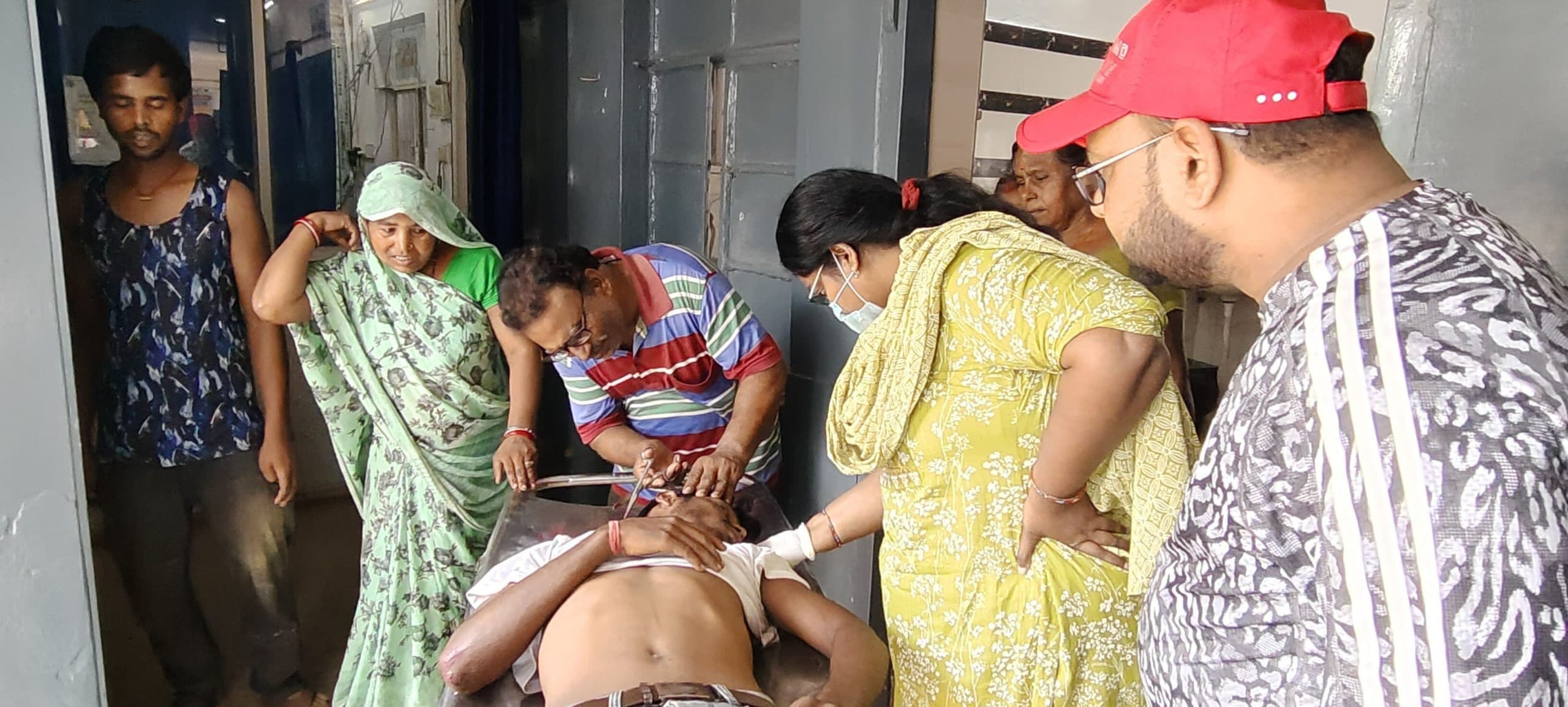 सड़क दुर्घटना में बाइक सवार युवक जख्मी