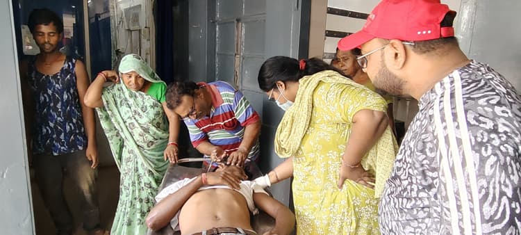 सड़क दुर्घटना में बाइक सवार युवक जख्मी