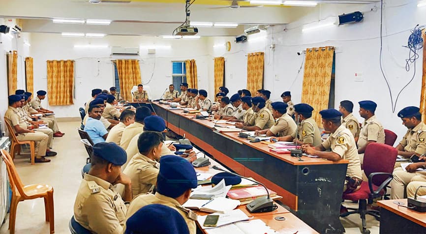 Gopalganj News  : अपराध में रोकथाम, विधि-व्यवस्था और शराबबंदी कानून का और कड़ाई से कराएं पालन : एसपी