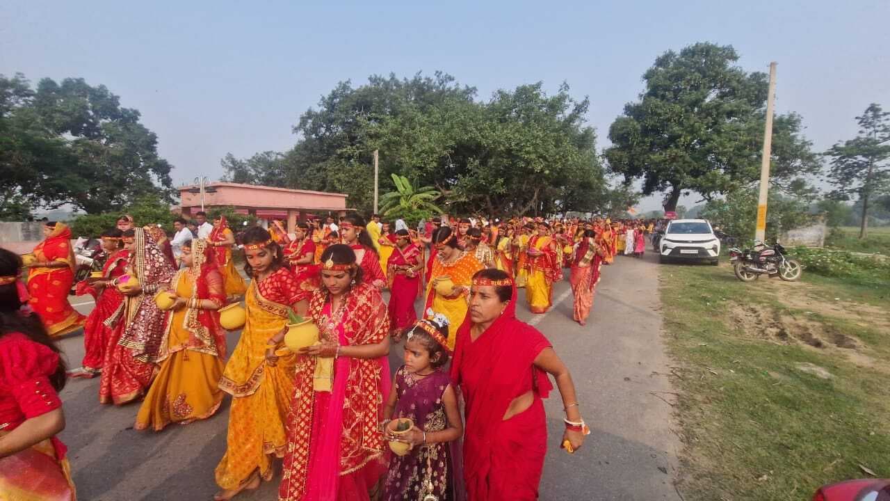 प्राण-प्रतिष्ठा के लिए निकाली गयी भव्य कलश यात्रा