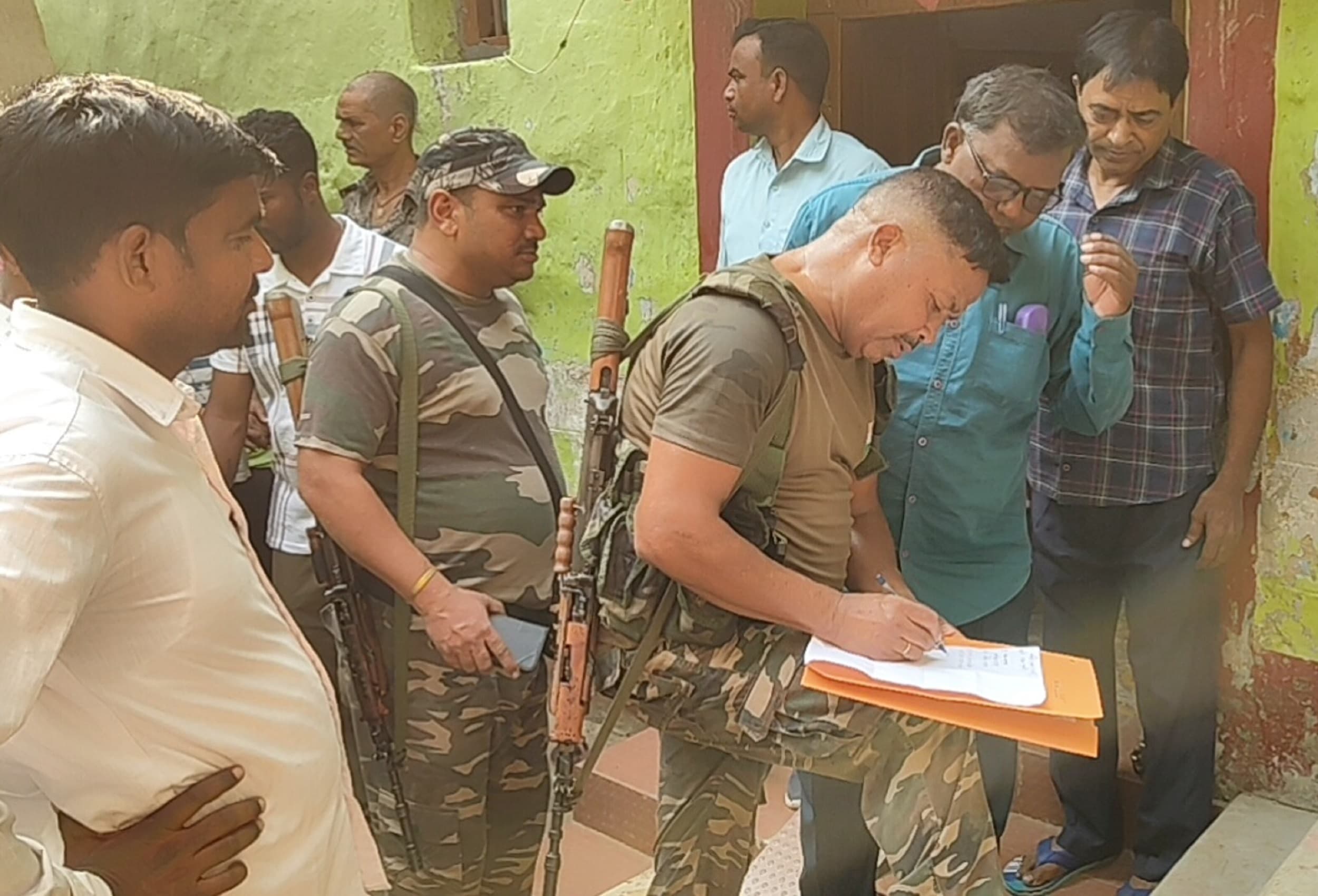 Bokaro News : एक ही रात चार घरों में चोरी, नकदी समेत लाखों के जेवरात चोरी कर ले गये अपराधी