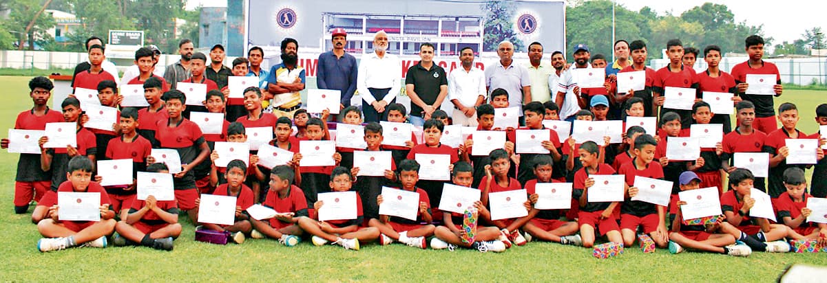 Chaibasa News : समर क्रिकेट कैंप का समापन, खिलाड़ियों को किया गया पुरस्कृत