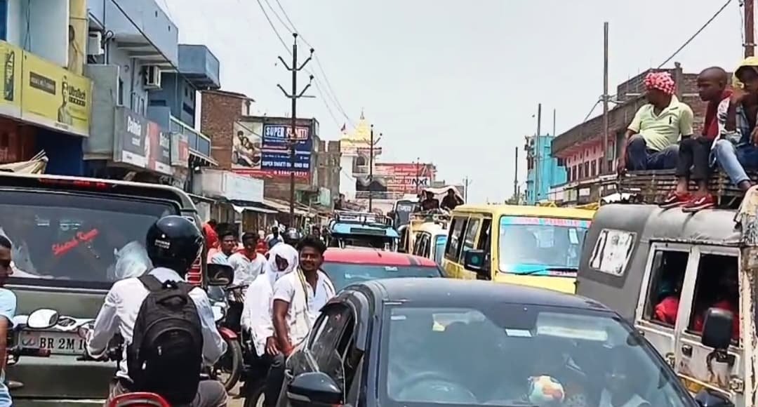 Nawada News : पहलवान मोड़ से ककोलत तक पांच किमी में लगा रहा जाम