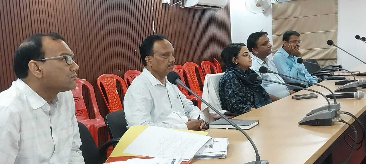 Nawada News : अगले सोमवार तक शत-प्रतिशत कार्य निष्पादन करें : डीडीसी