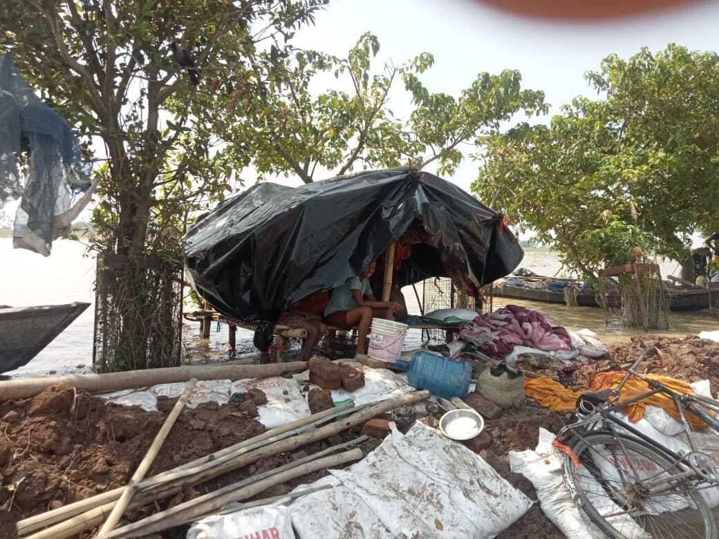 Bhagalpur news बाढ़ आने पर प्रखंड सह अंचल कार्यालय को भी ढूंढना पड़ता है ठौर