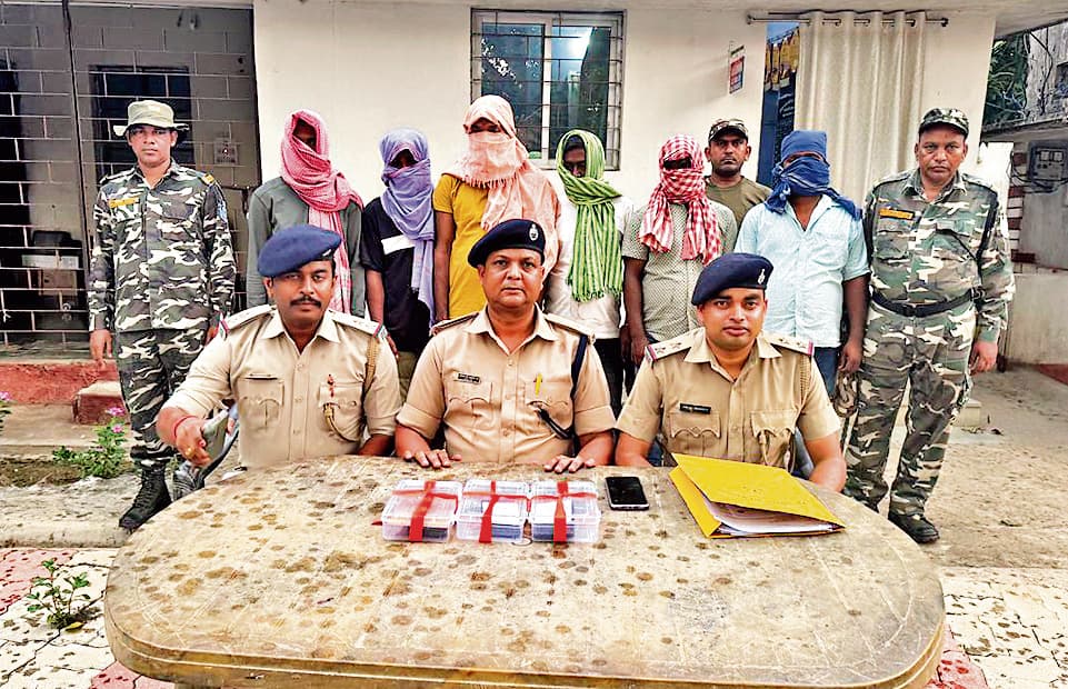 Seraikela Kharsawan News : 59 पीस गैल्वनाइज्ड चेकर प्लेट चोरी मामले में छह गिरफ्तार