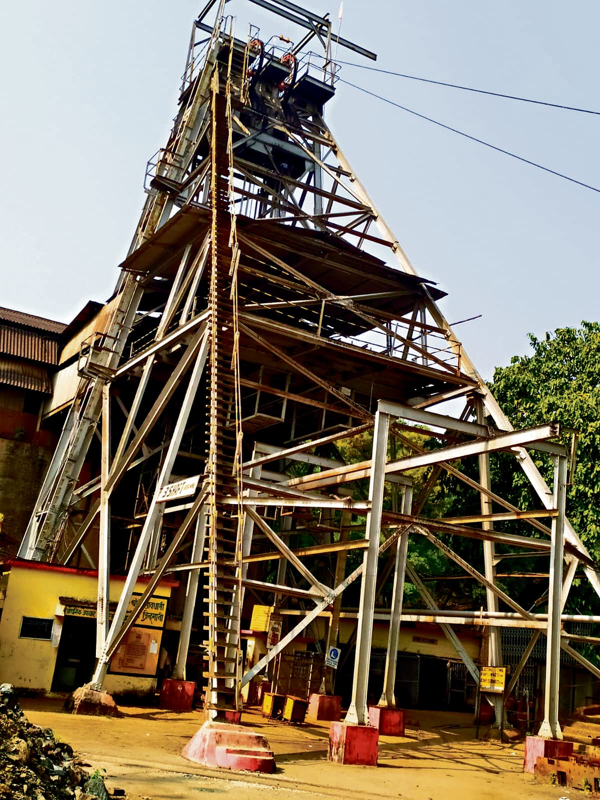 East Singhbhum News : सुरदा माइंस से लक्ष्य के अनुरूप उत्पादन करना ठेका कंपनी आरके अर्थ के लिए चुनौती