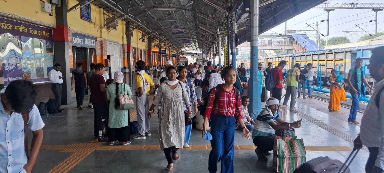 चार घंटे विलंब से पहुंची भटिंडा-बालूरघाट फरक्का एक्सप्रेस