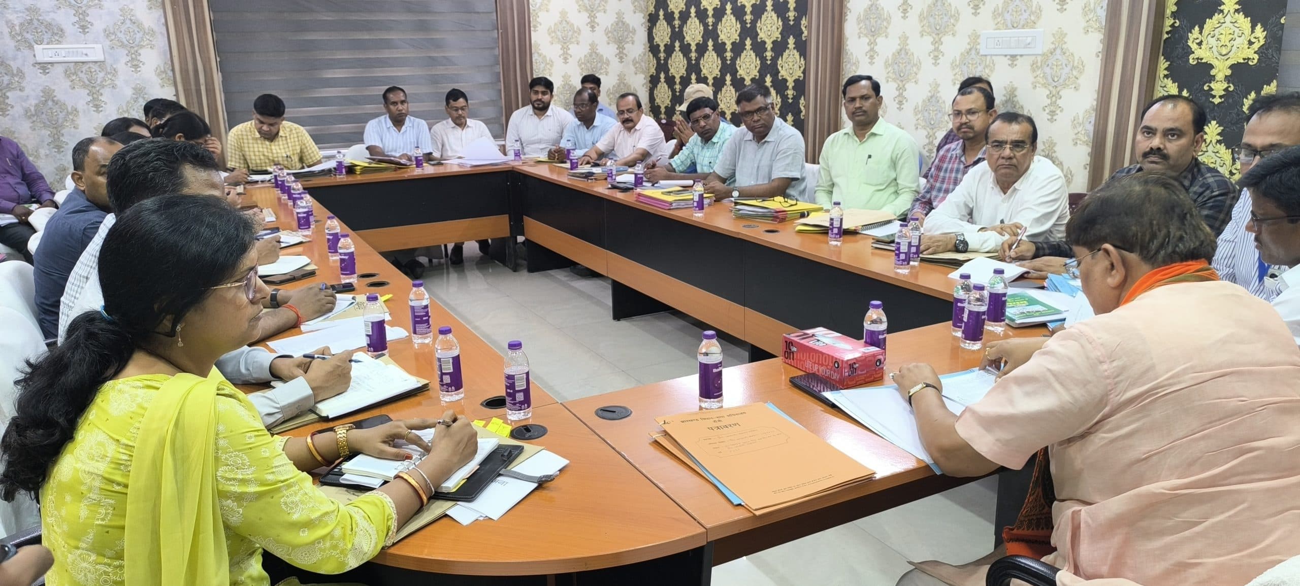 Giridih News: धनबाद विधायक की अध्यक्षा में विधानसभा की गैर सरकारी संकल्प समिति ने की समीक्षात्मक बैठक