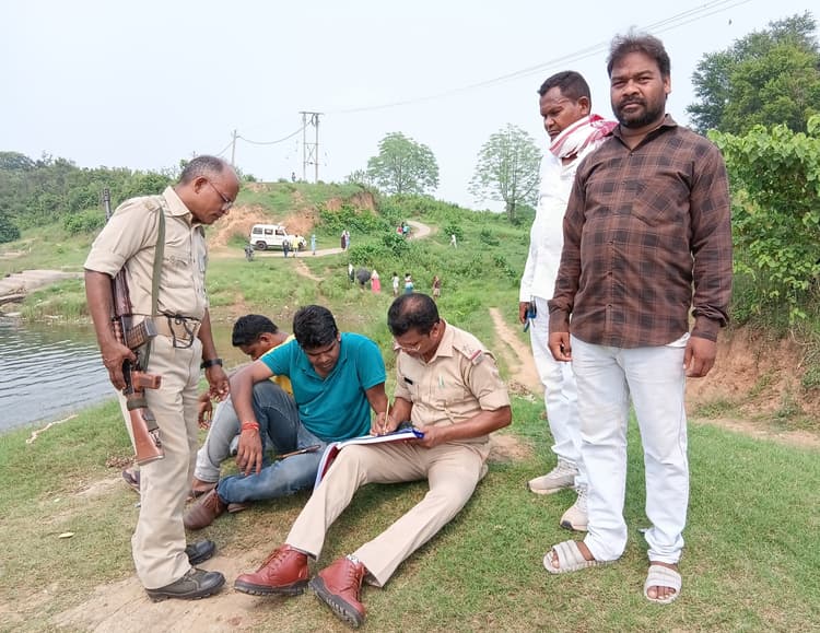 Jamshedpur News : खरकई नदी तट से बागबेड़ा कॉलोनी के युवक का शव बरामद, हत्या की आशंका