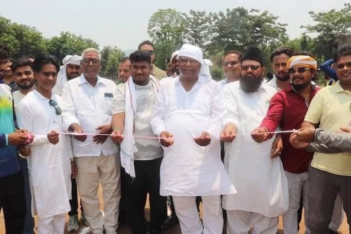 Giridih News: टुंडी के विधायक ने किया प्रीमियर लीग का उद्घाटन