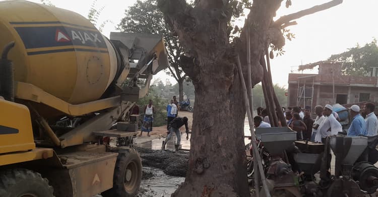 Giridih News: गलवाती रोड से बरवाडीह मार्ग तक बन रही सड़क में अनियमितता