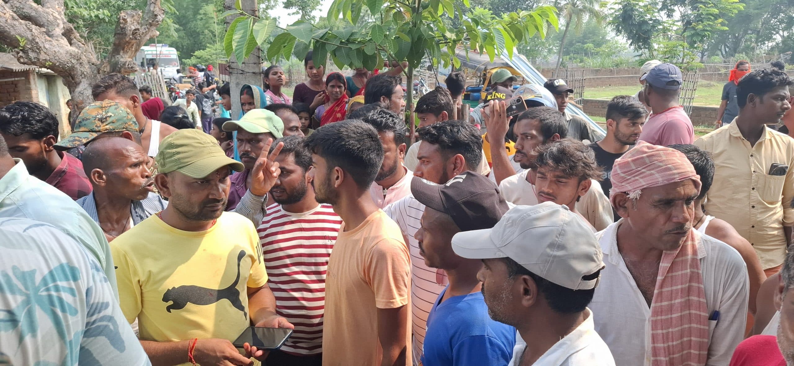 Giridih News: आटो की टक्कर से बाइक सवार की मौत, मृतक की मंगेतर व आटो चालक घायल