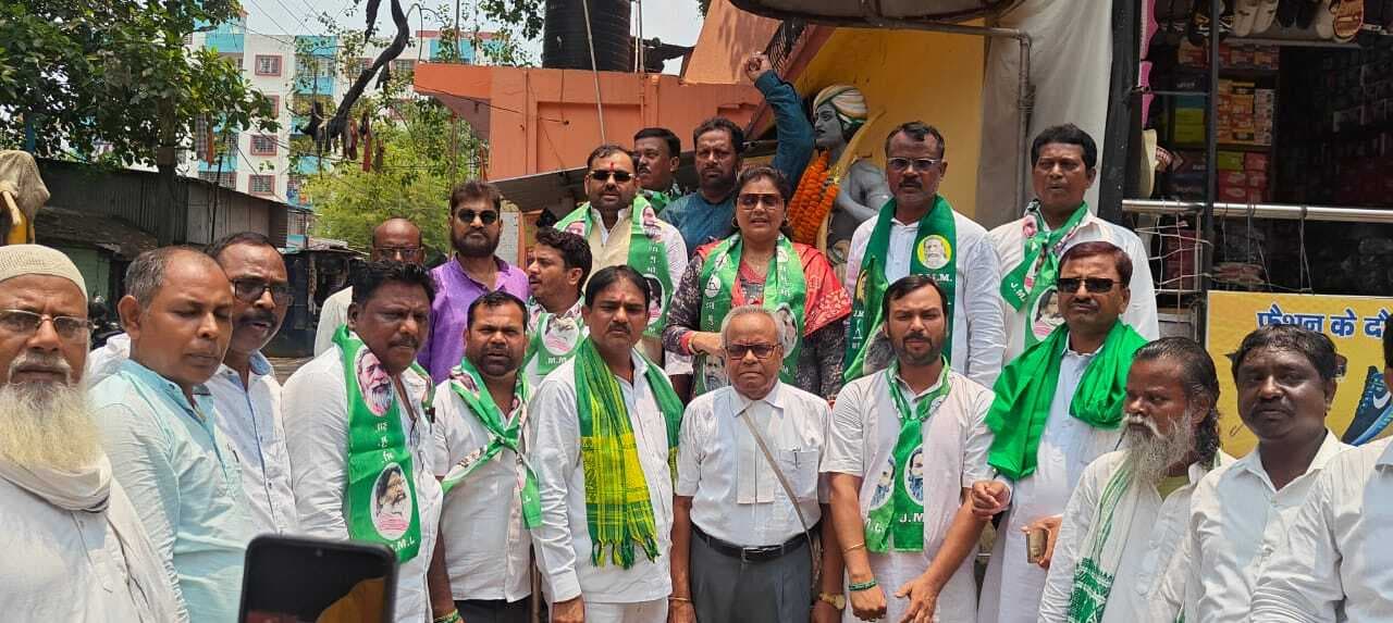 Dhanbad News : झामुमो ने मनायी भगवान बिरसा मुंडा की पुण्यतिथि