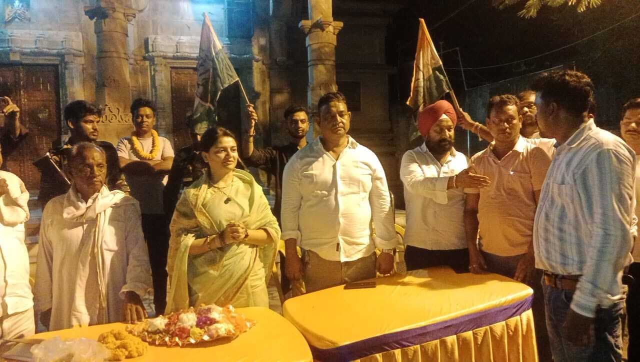 Dhanbad News : बतौर ऑब्जर्बर अनुपमा सिंह पहुंची चिरकुंडा, स्वागत