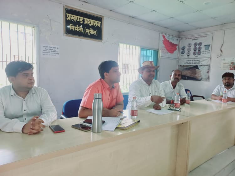 बाढ़ पूर्व तैयारी को लेकर हुई बैठक में कई बिंदुओं पर हुई चर्चा