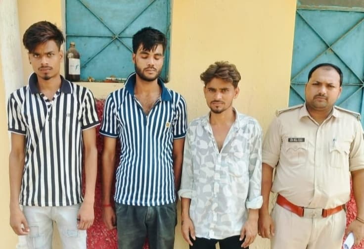 पुलिस ने तीन पियक्कड़ों को किया गिरफ्तार