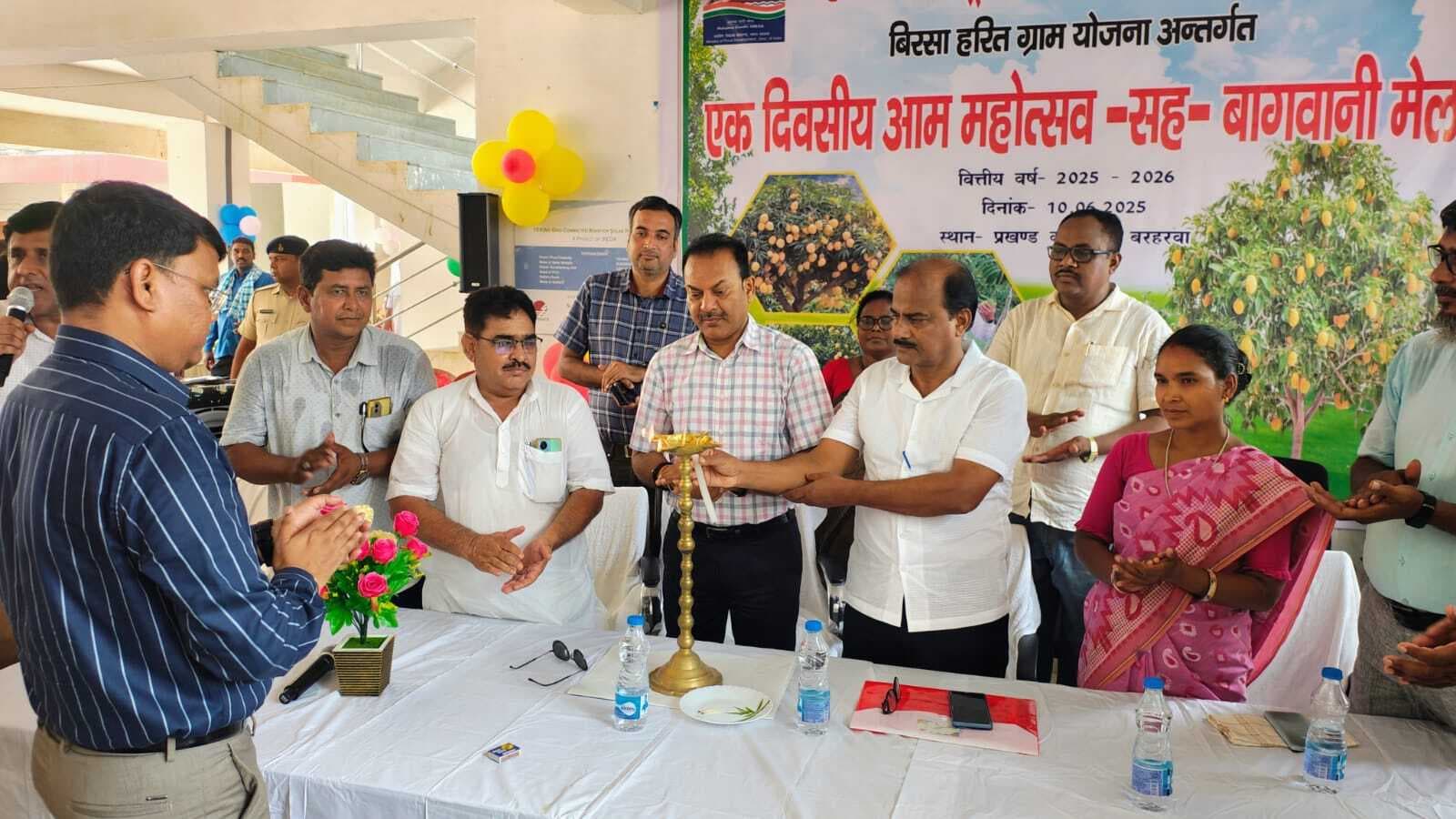 बरहरवा में पहली बार आम महोत्सव का भव्य आयोजन, किसानों की मेहनत को मिली नई पहचान