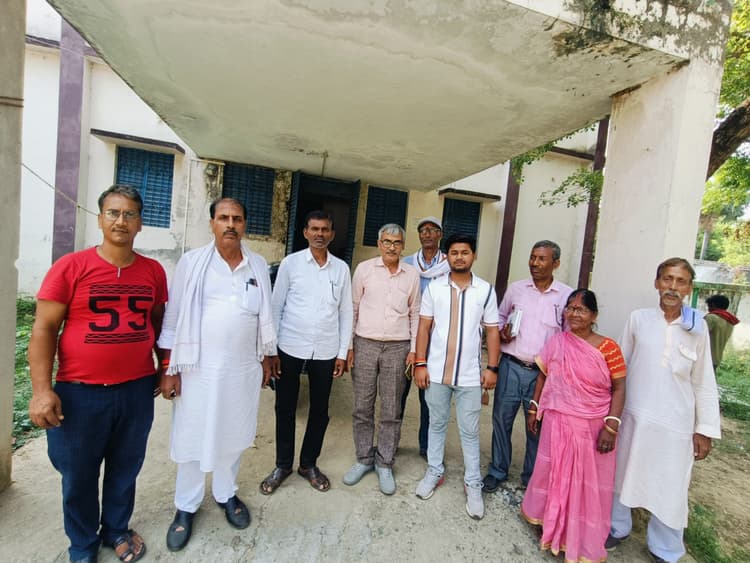 बीस सूत्री अधिकारी व सदस्यों ने किया कृषि कार्यालय का निरीक्षण