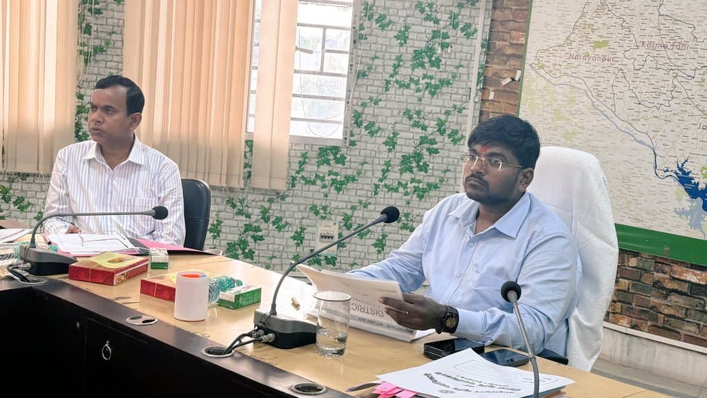 जिले के सभी उच्च विद्यालयों में साइबर क्लब का करें गठन : डीसी